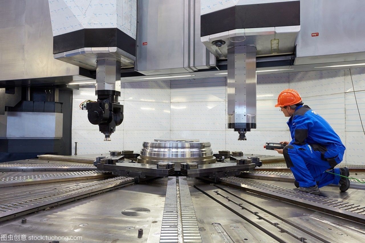 加工centercnc。立式車床采用全液壓導(dǎo)向的大尺寸鑄模結(jié)構(gòu)。這門課程是自我定心的,是自動的嗎?=7000米設(shè)計,制造和安裝機(jī)床。泊斯德機(jī)械工具公司。asteasu。gipuzkoa。巴斯克的國家。西班牙。